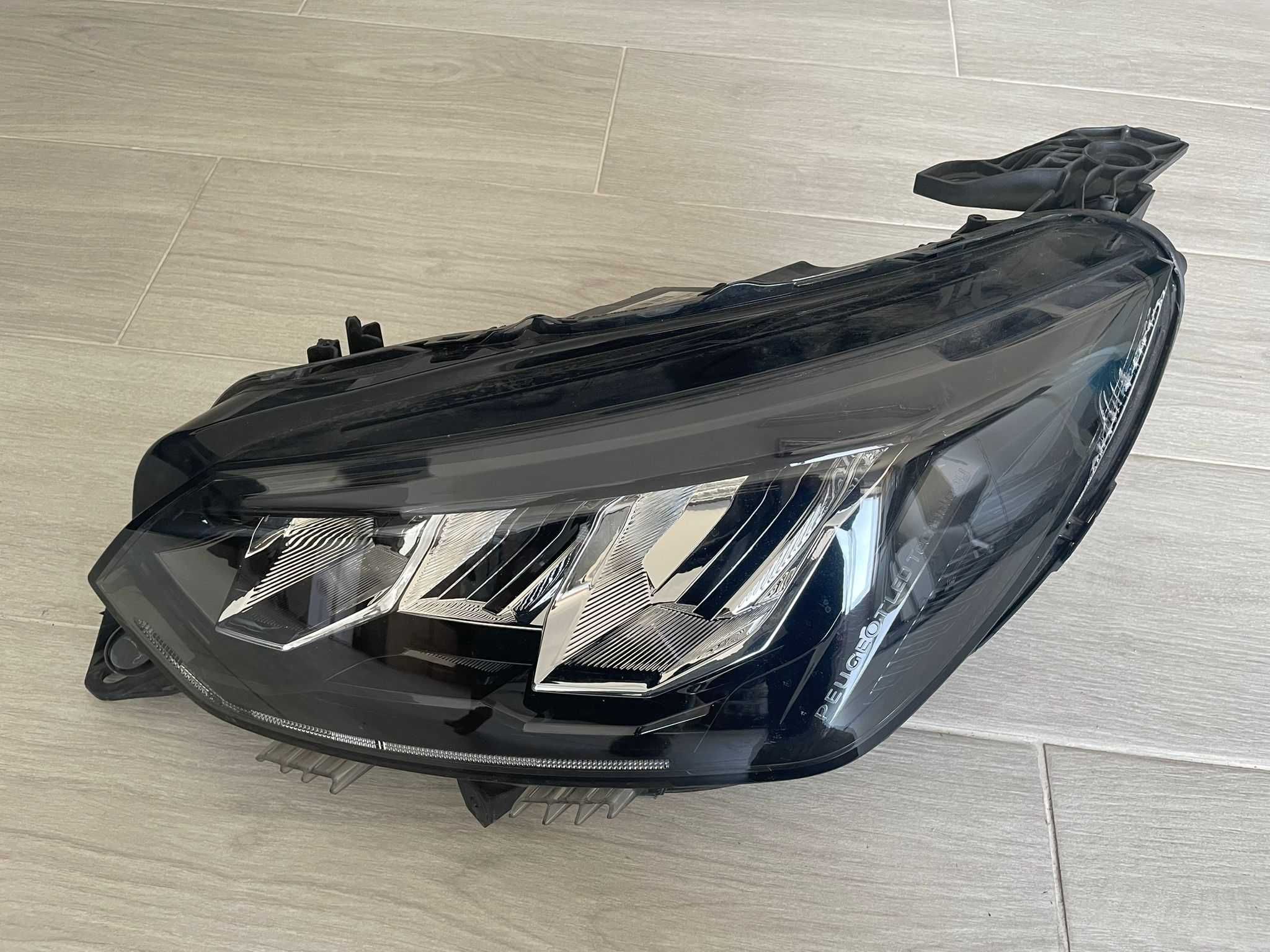 otica frontal ESQ peugeot 208 II / 2008 II LED
