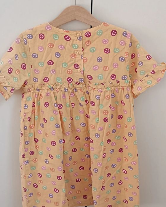 Vestido colorido menina