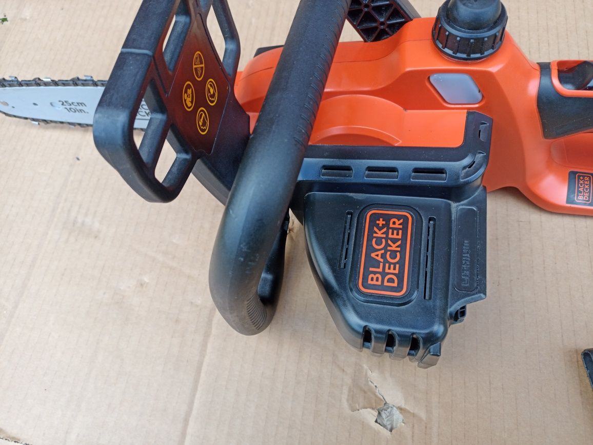 Пила акумуляторна black+decker