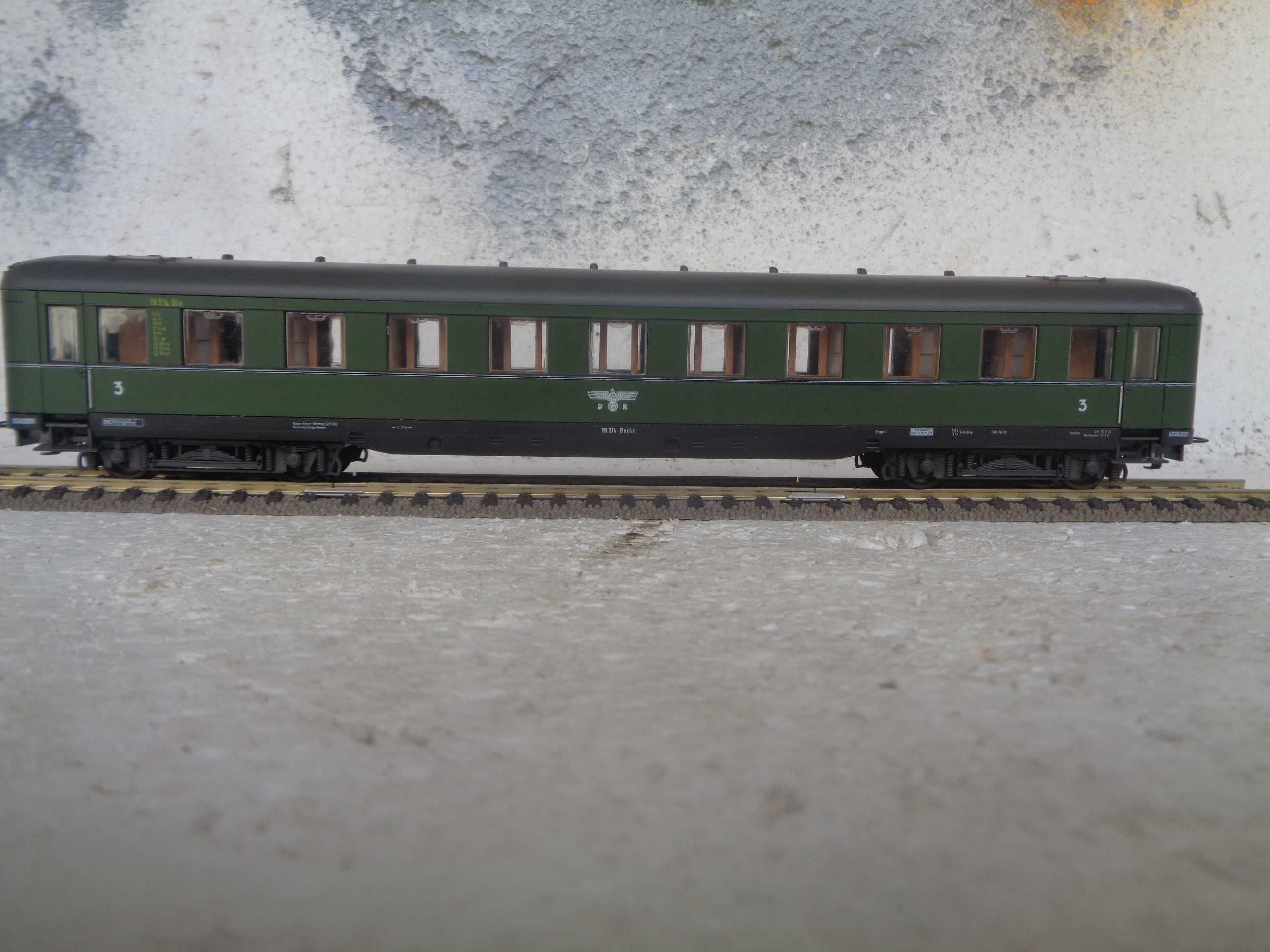 1:87 Liliput  Carruagem passageiros 3ª classe da DR