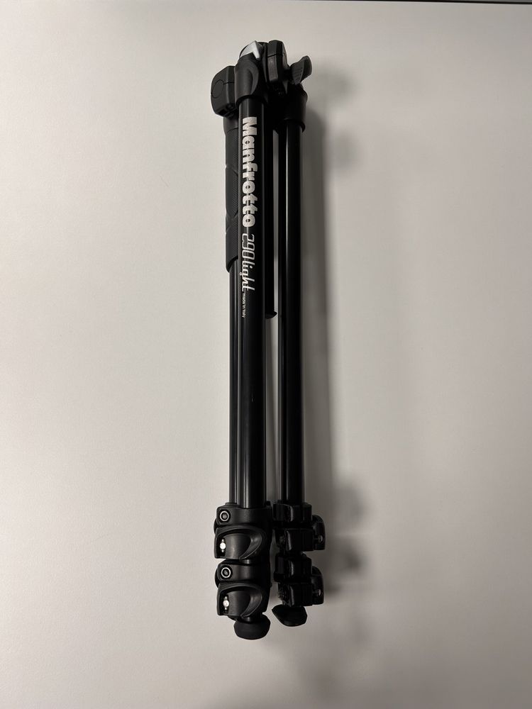 Tripe Manfrotto 290 light