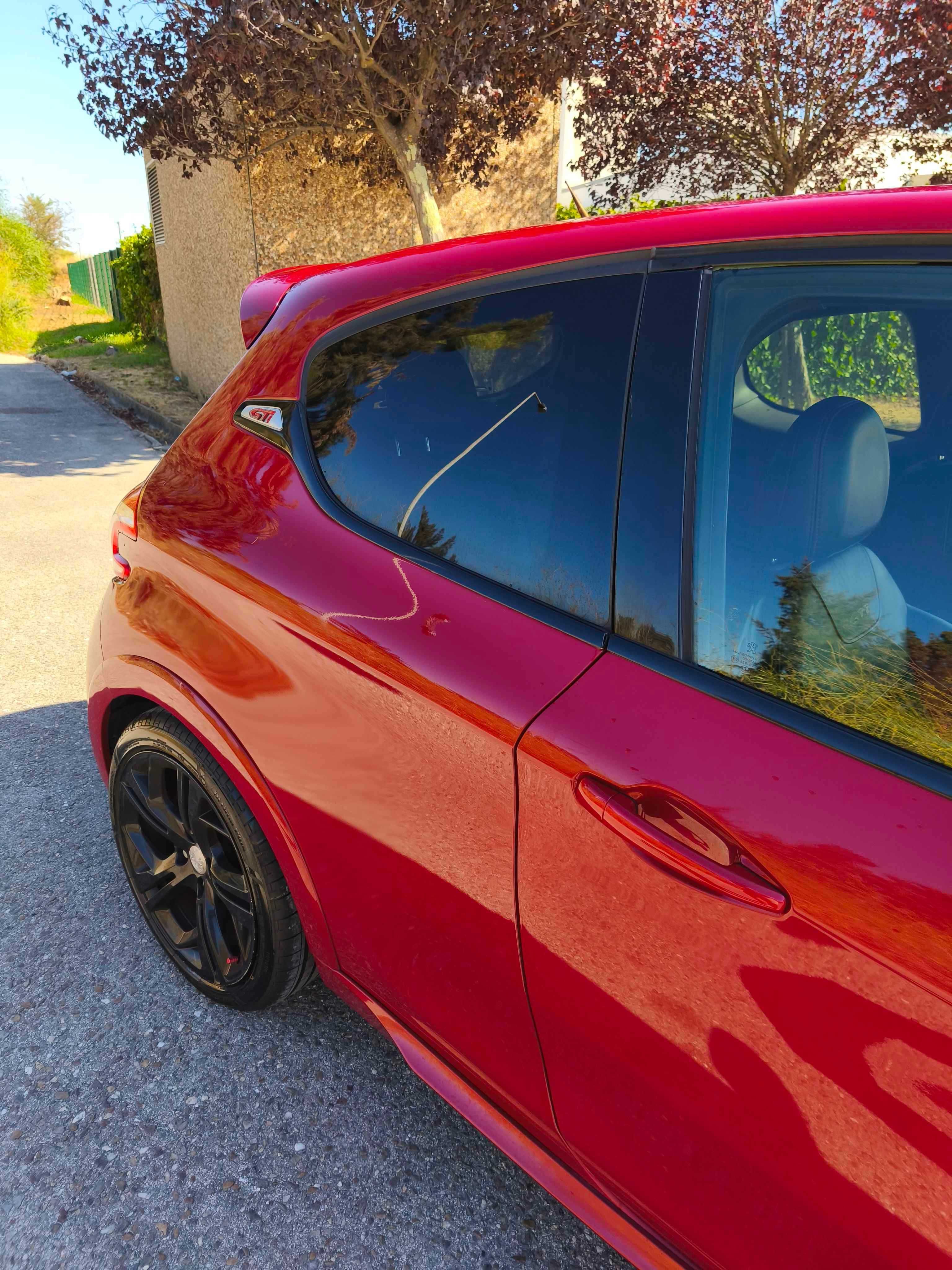 Peugeot 208 GTi 1.6 THP 200cv –Full estras