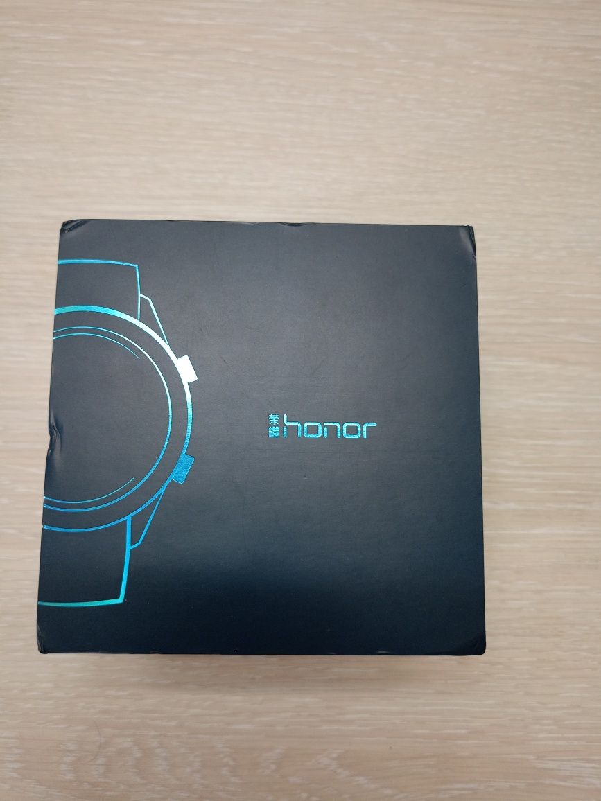 Смарт часы honor watch magic