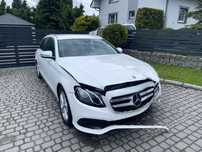 Mercedes-Benz Klasa E Pali jeździ lekko uszkodzona
