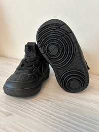 Кроссовки Nike детские (размер 21)