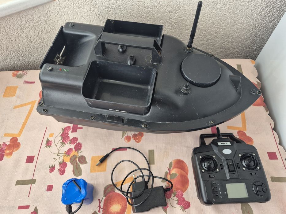 Кораблик Flytec прикормочний D8, V010, V18 (3 бункери) Black GPS