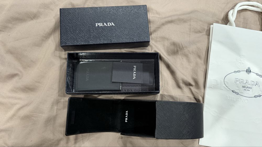 Оригінальні окуляри Prada