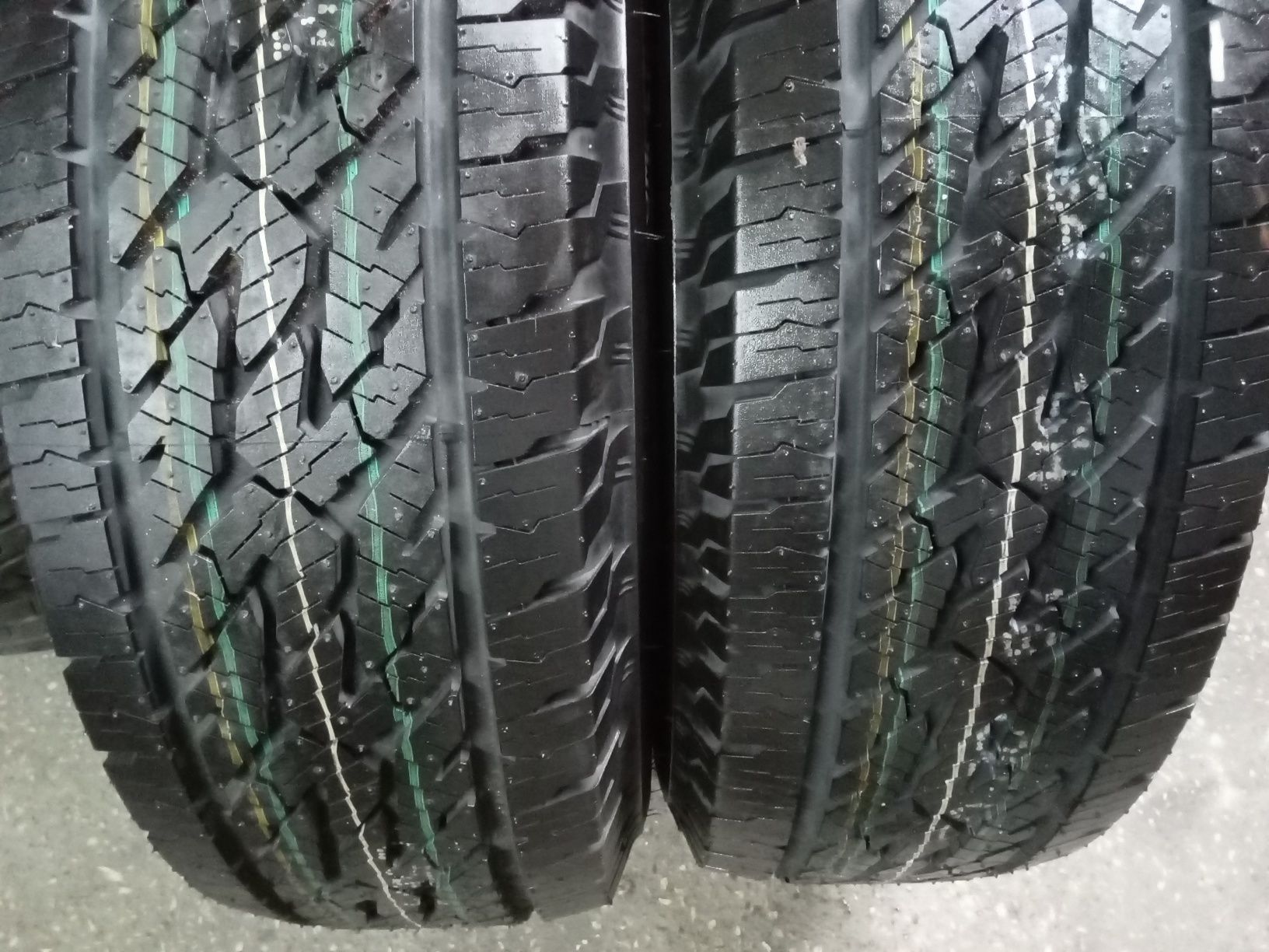 Pneus 265/70r16 LASSA novos Jeep