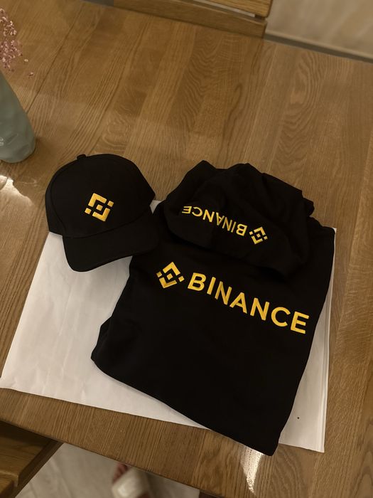 Оригінальний мерч Binance
