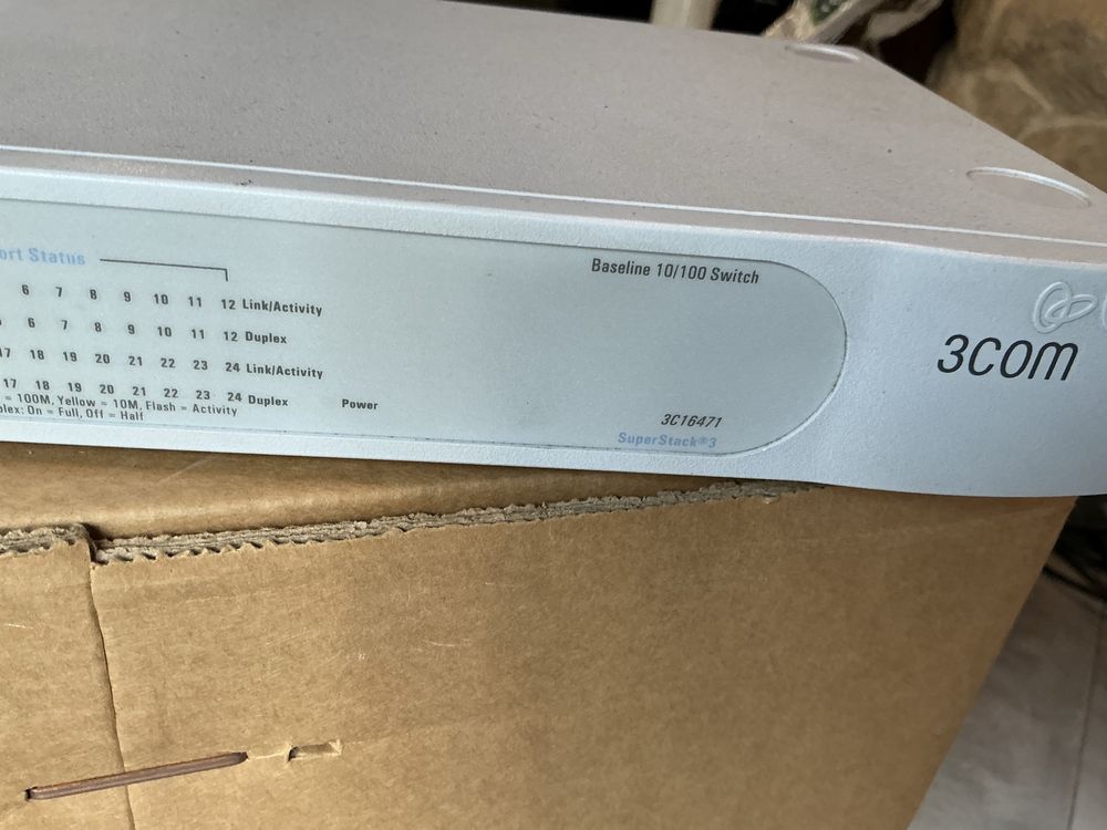 Switch 3 COM 24 PORTY