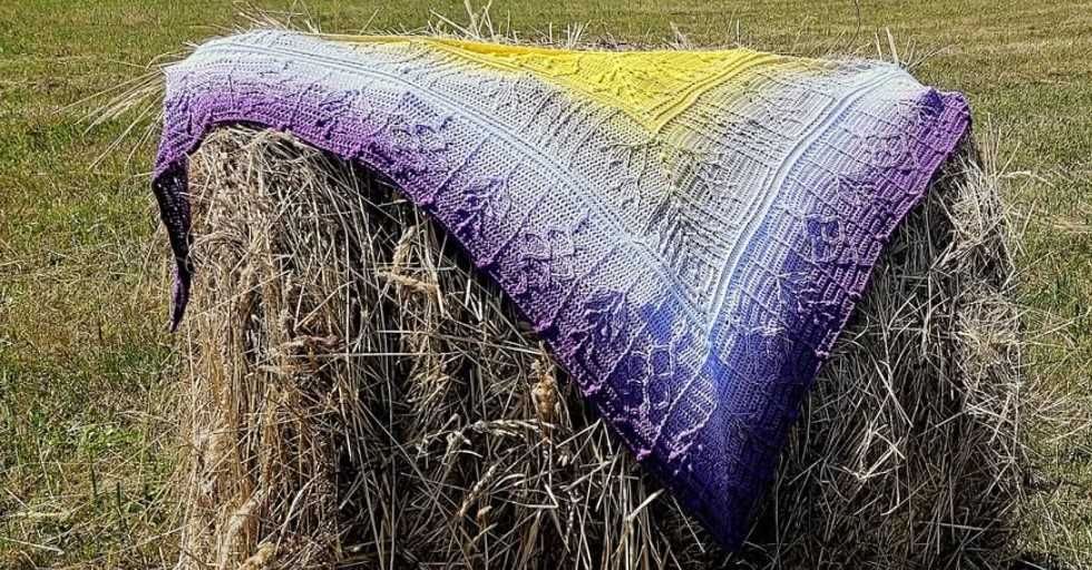 chusta ręcznie robiona na szydełku