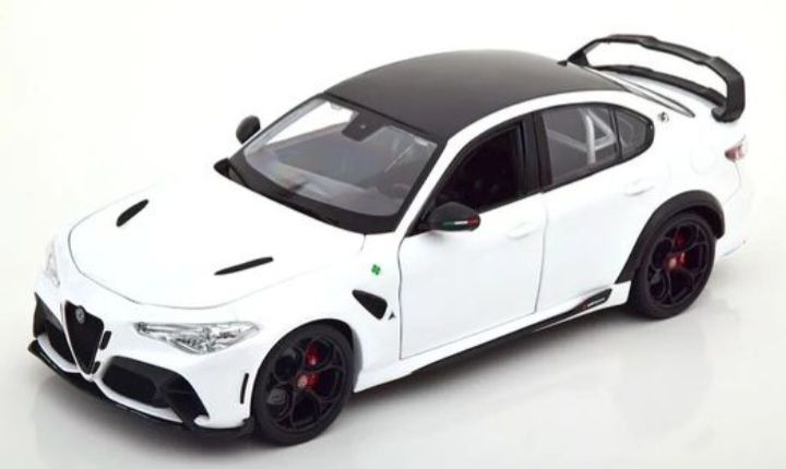 Alfa romeo giulia GTAM 2022 escala 1:18