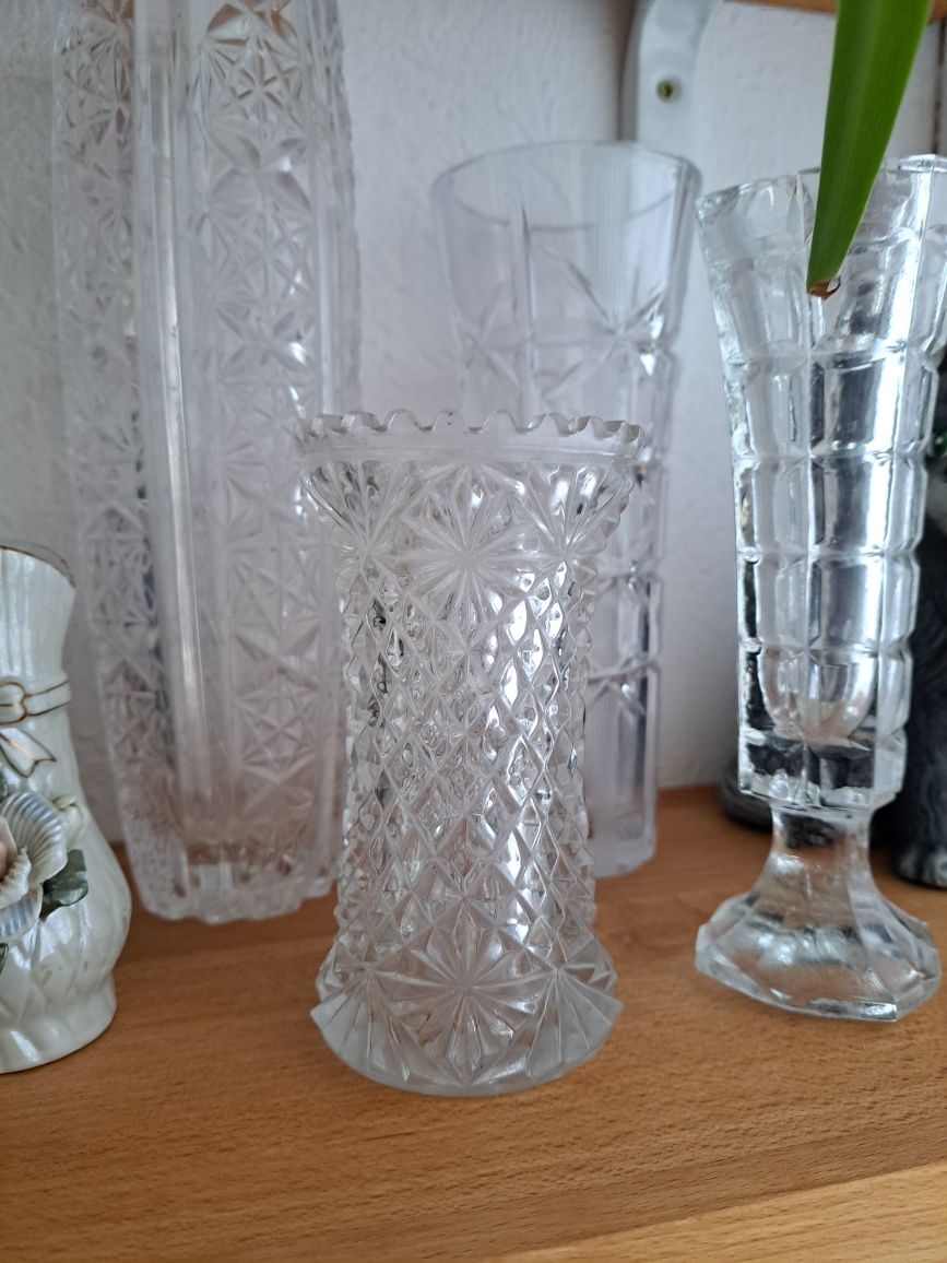 Вазы хрустальные, стекло оригинальной формы.