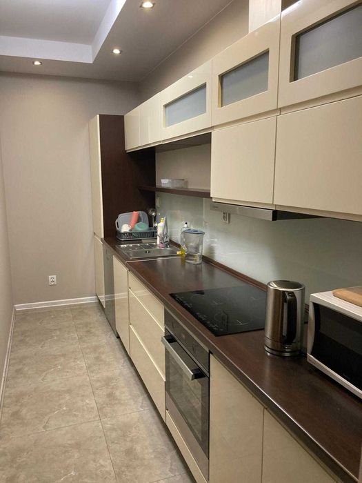 Duży pokój z balkonem blisko metra