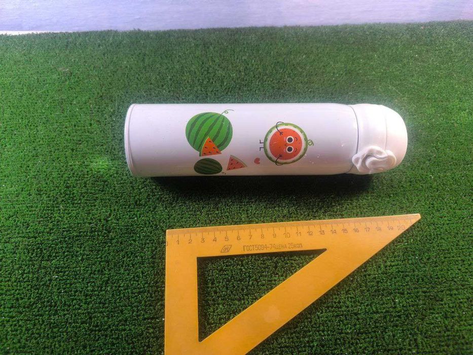 Термос дівчячій 0,5 литра , стан нового.