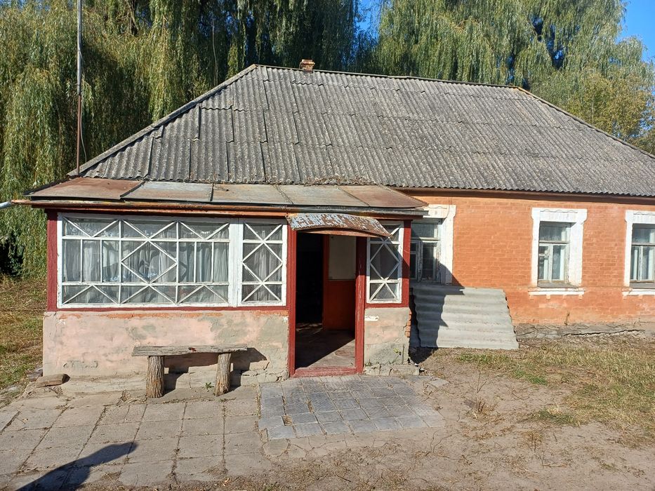 Будинок з земельною ділянкою с Івки