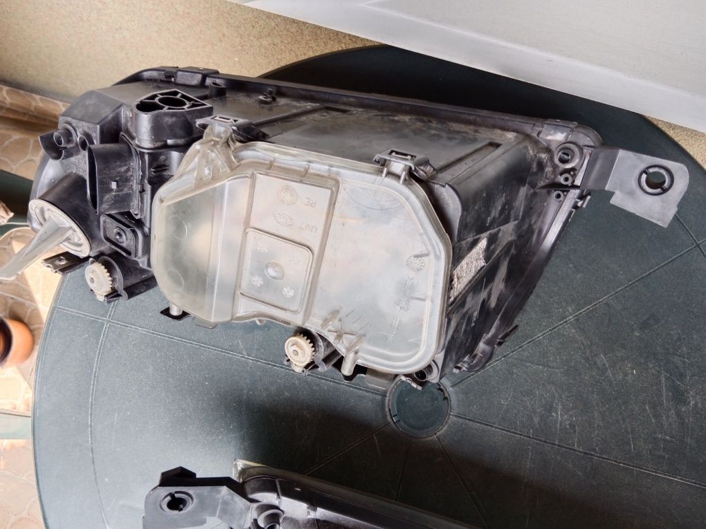Lampa prawa przód Reflektor Hella Skoda Fabia 1