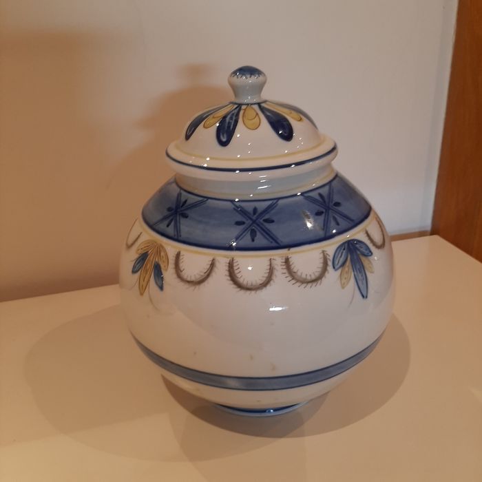 Venda de linda peça  decorativa pinta a mao. Louça de Viana