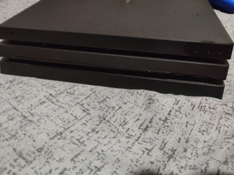 PlayStation 4 pro (+2 диска, описание)