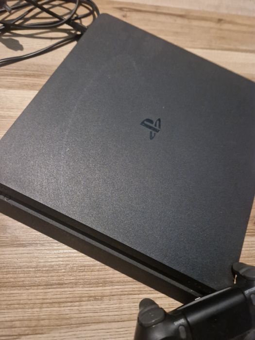 Konsola ps 4 slim