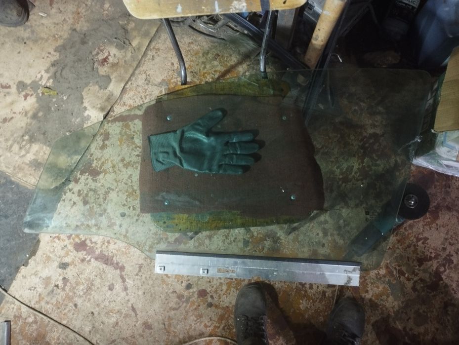 Опель Астра, переднє і заднє скло