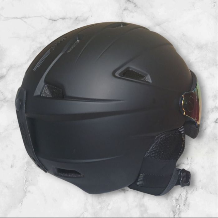 Kask narciarski 4F z szybą