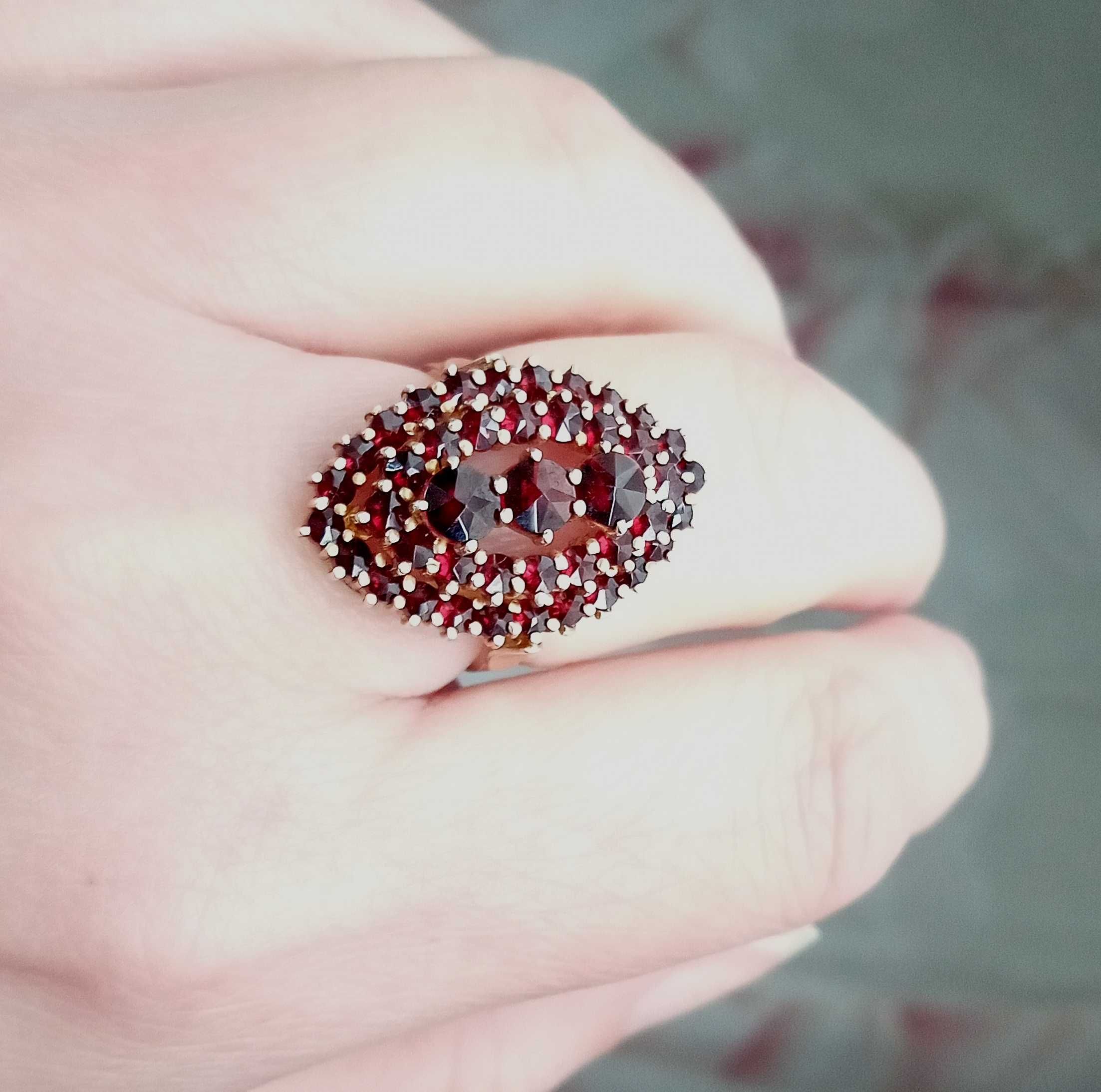 Кольцо Перстень з натуральними піропами Гранатами, Срібло 900 Позолота