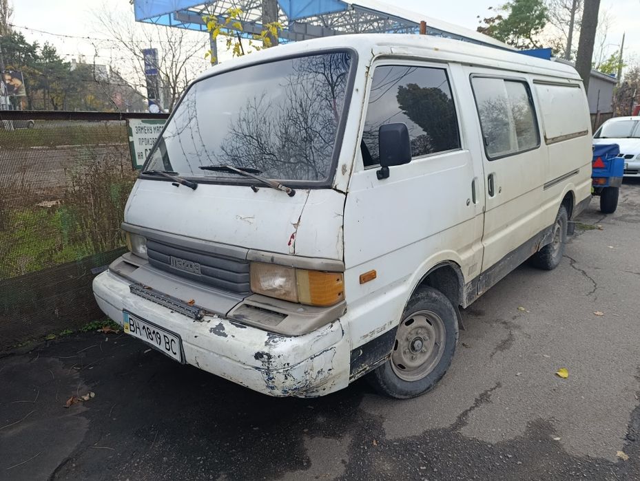 Продам Мазду е 2200