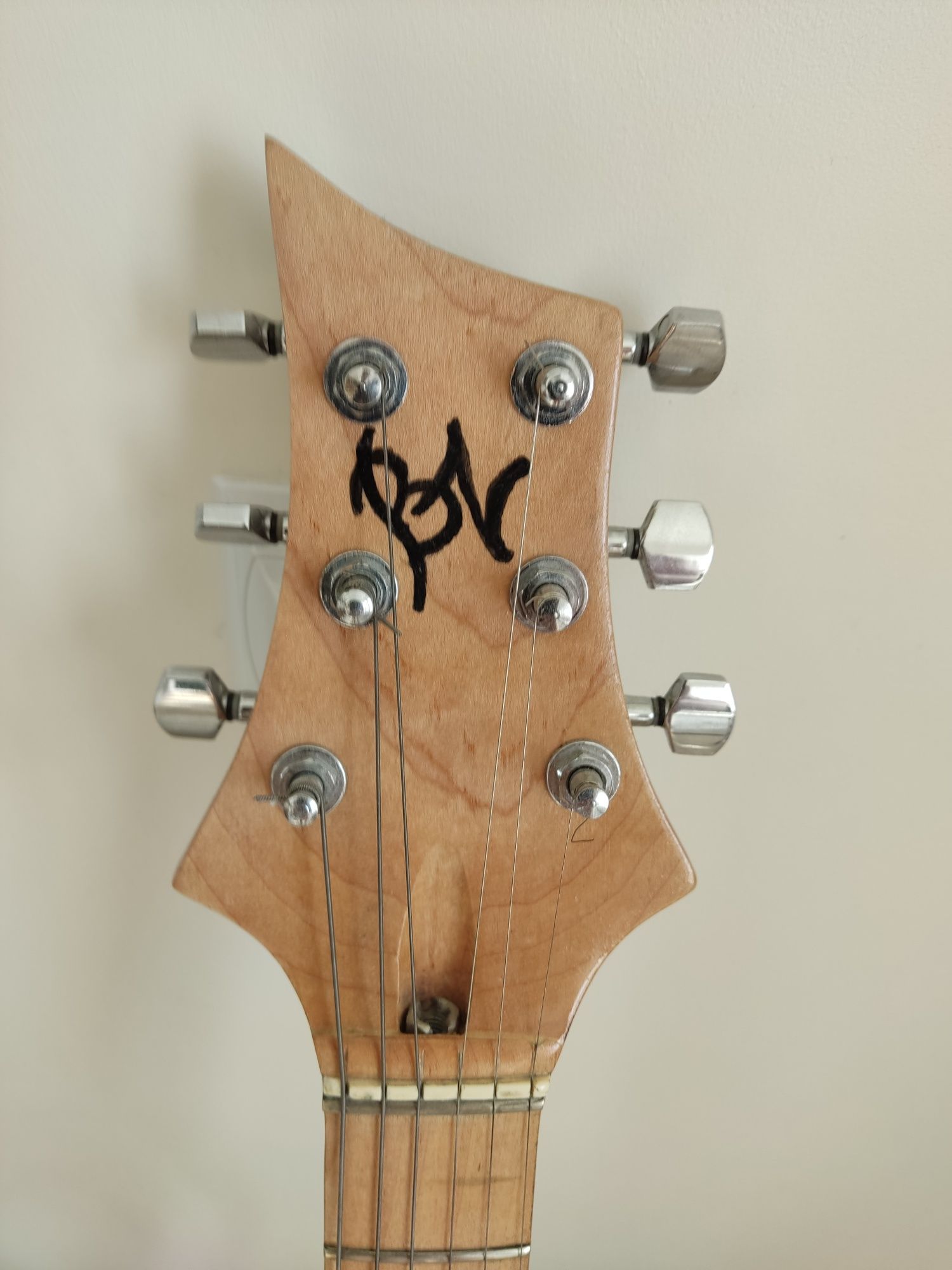 Sprzedam gitarę elektryczną