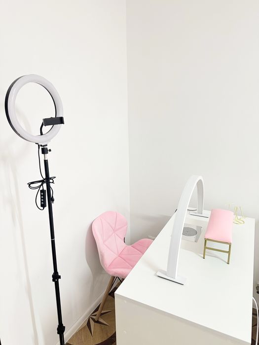 Оренда манікюр, візажний стіл, кушетка, педикюр Львів