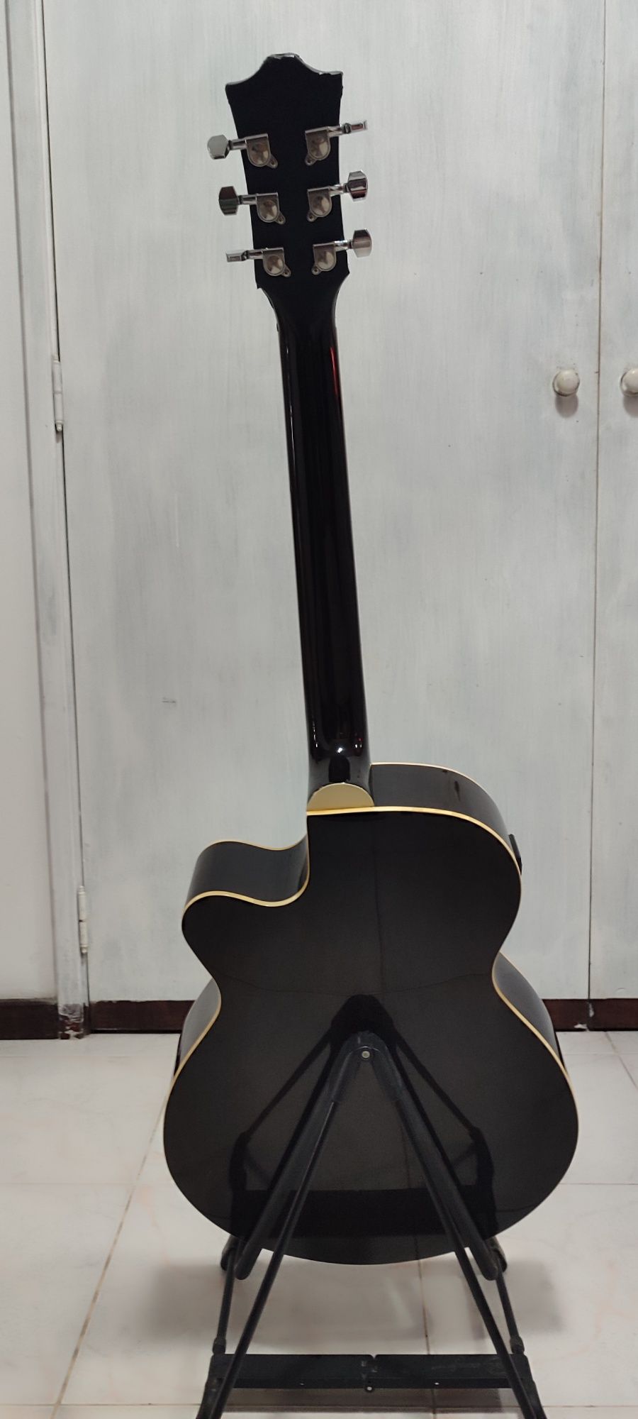 Guitarra eléctro acústica