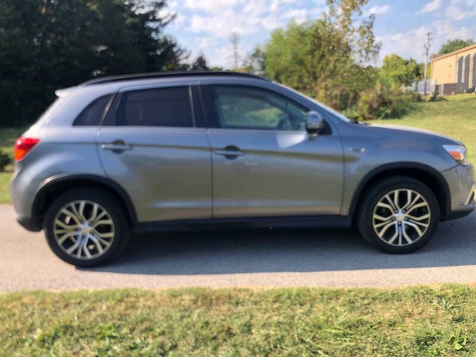Mitsubishi Outlander Sport      2017