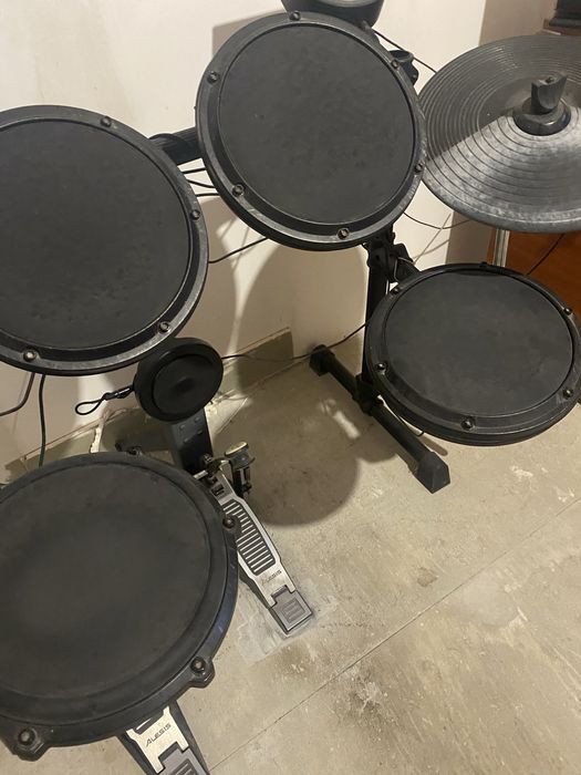 Електронні барабани Alesis DM6