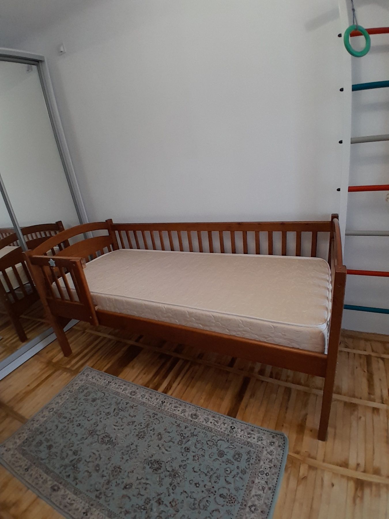 Продам кровать - ліжко + новий матрац