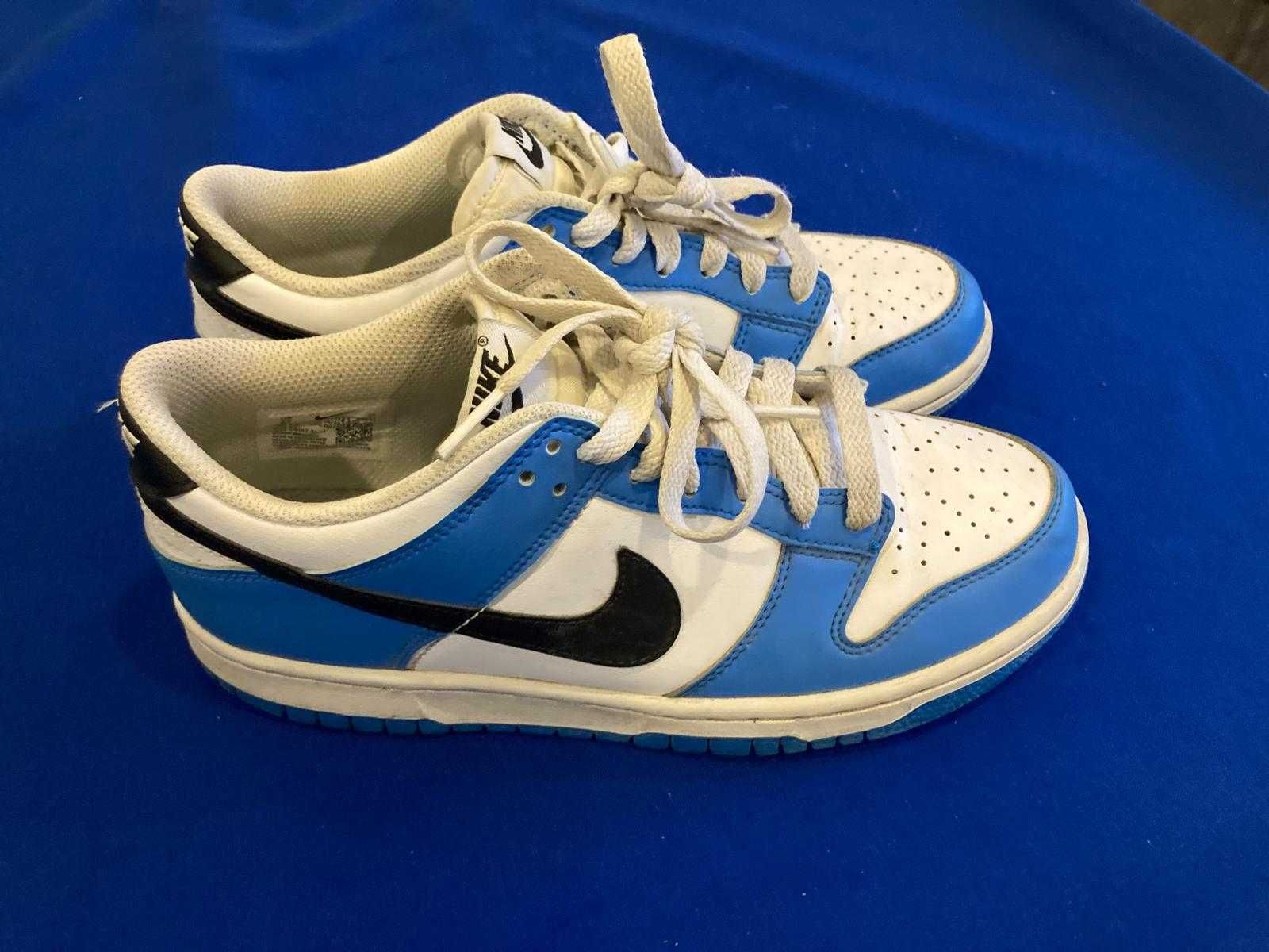 Sapatilhas Nike Tamanho 38.5