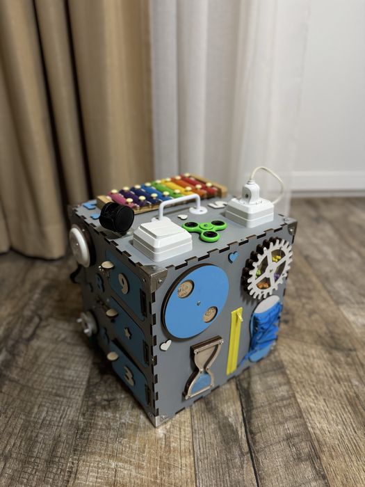 Продам детский бизи куб