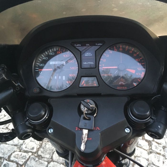 Honda VF 400 F - o prazer de uma clássica