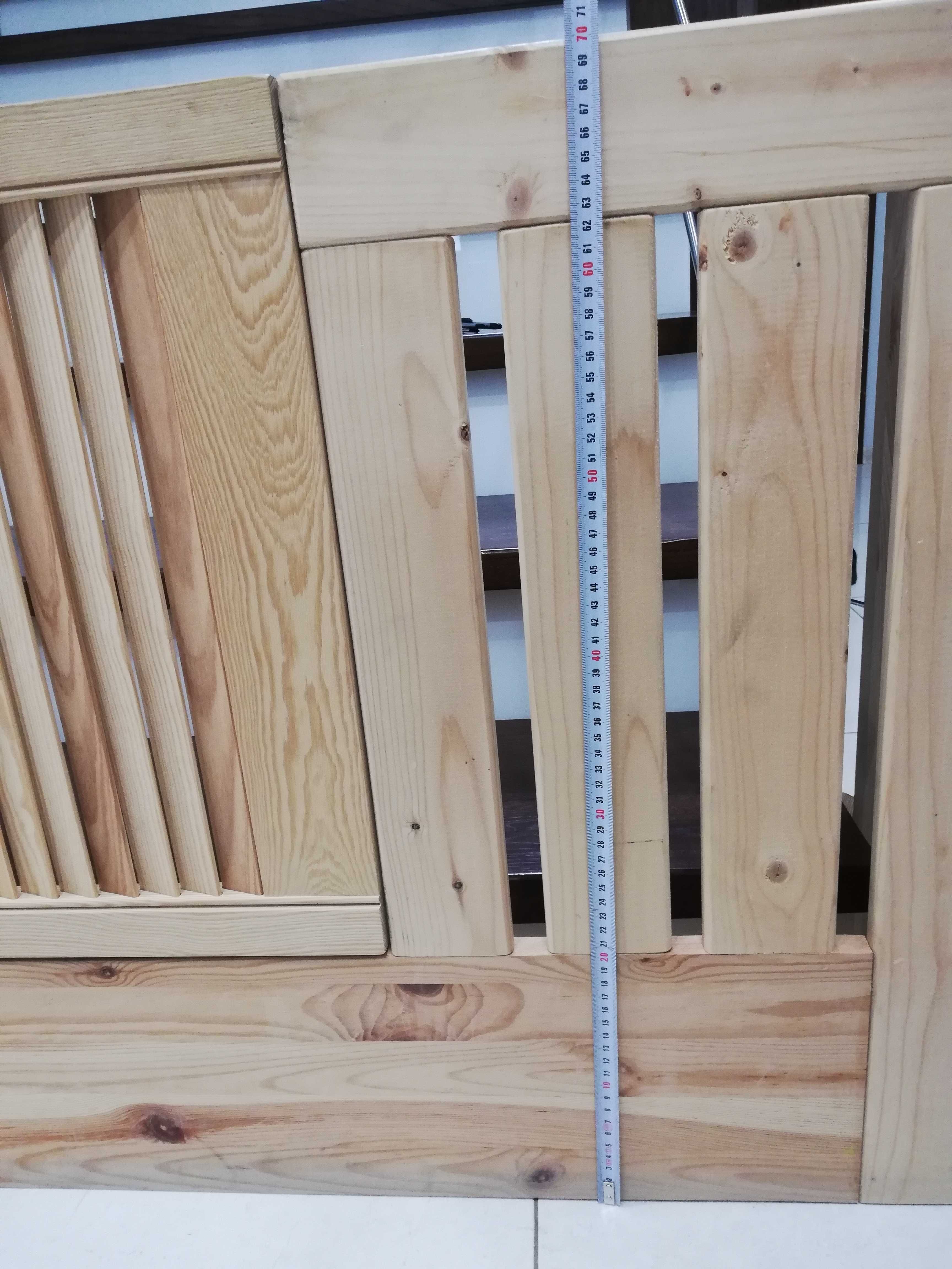 Bramka zabezpieczająca na schody drzwi drewniana szeroka