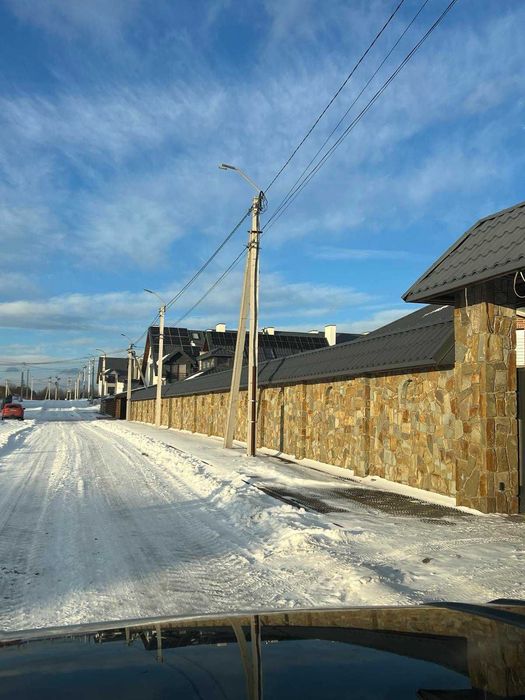 Продаж ділянки під забудову на вул. Олега Ольжича. Городок