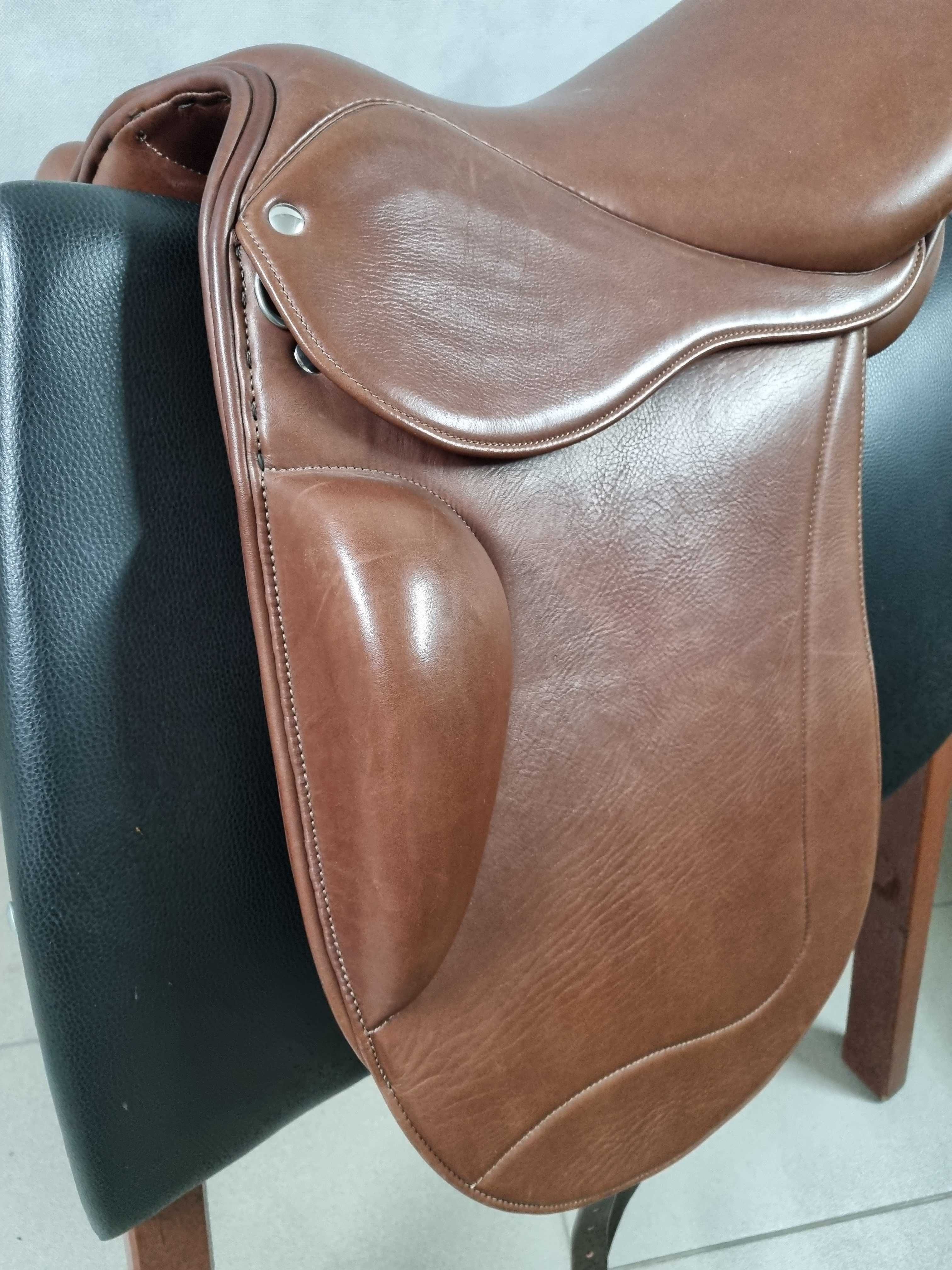 Siodło close contac 17.5" skóra antypoślizgowa. Pleszewskie