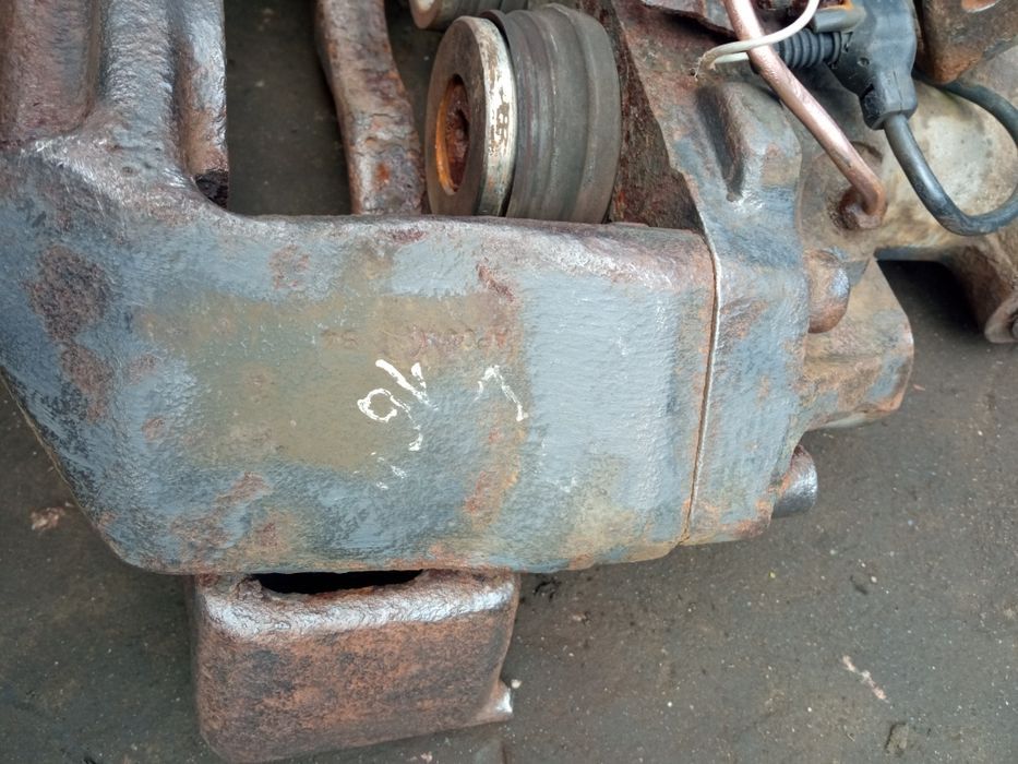 Суппорт задний Vario, Sprinter 616 Mercedes левый, правый