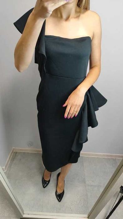 Czarna klasyka Boohoo falbaną odkryte plecy ramiona mega 44 XXL