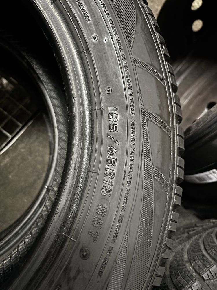 Para opon zimowych 185/65 R15 Falken