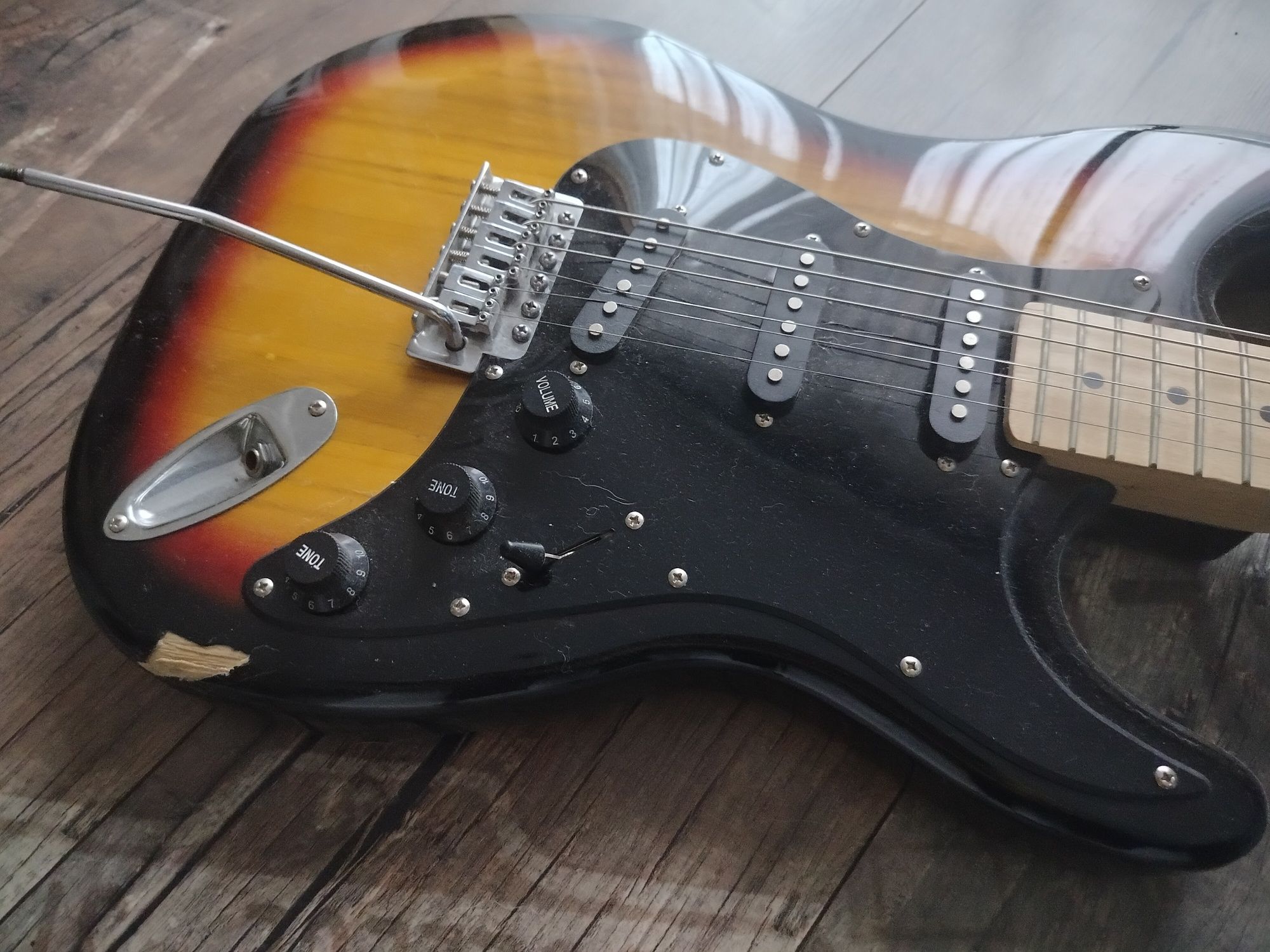 Gitara Stratocaster uszkodzona na części