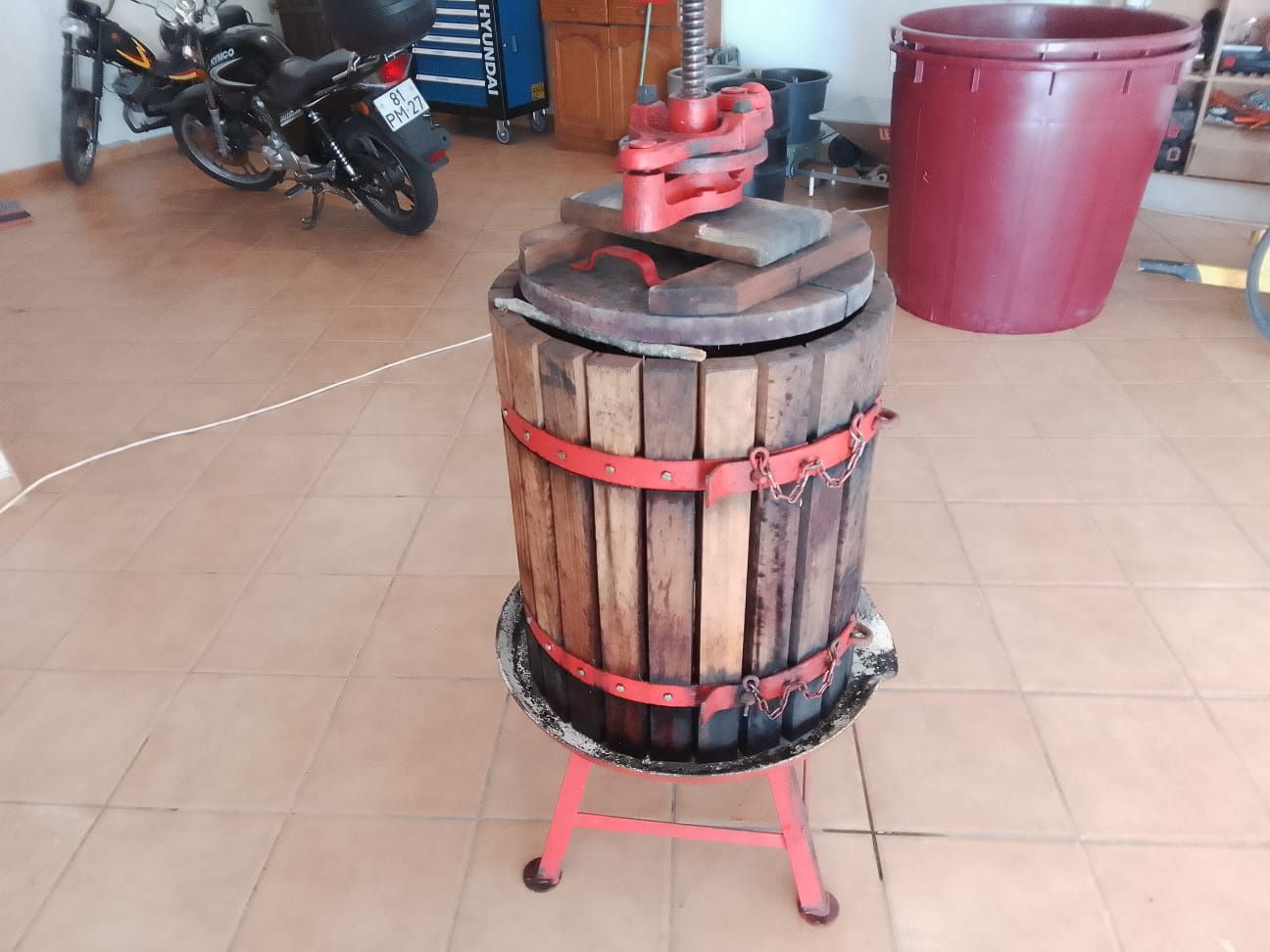 Prensa de vinho 300L