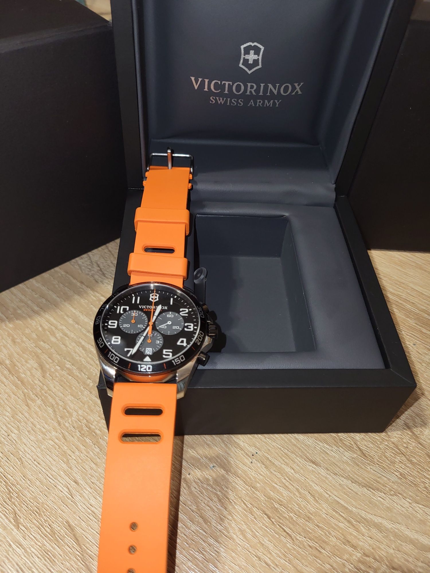 часи Victorinox FIELDFORCE Sport Chrono