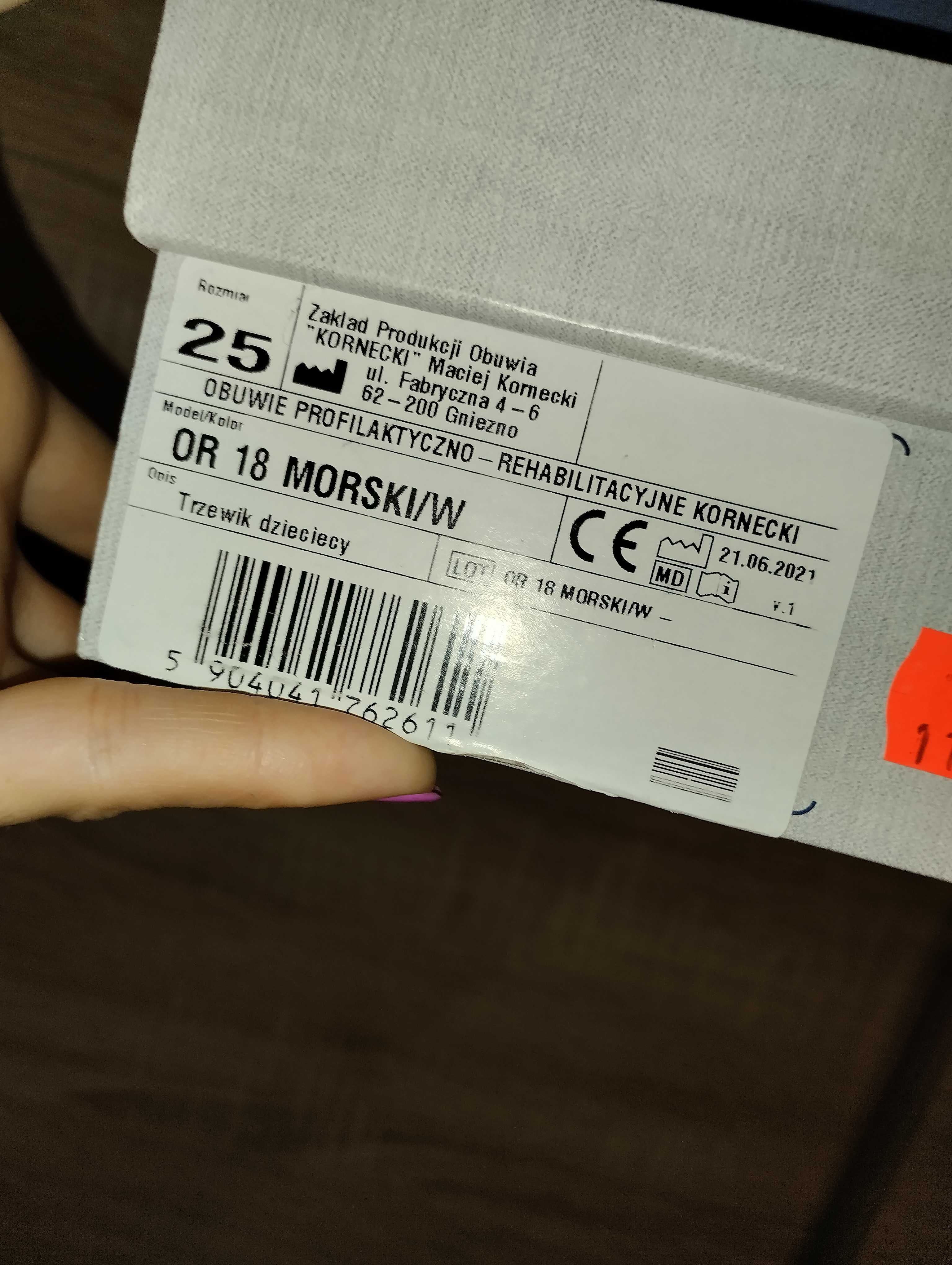 Nowe sandałki Kornecki rozmiar 25
