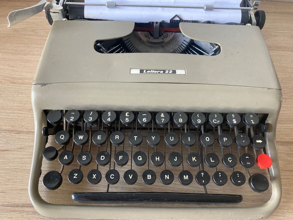 Máquina de escrever  **  olivetti