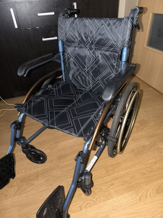 Wózek inwalidzki lekki, składany