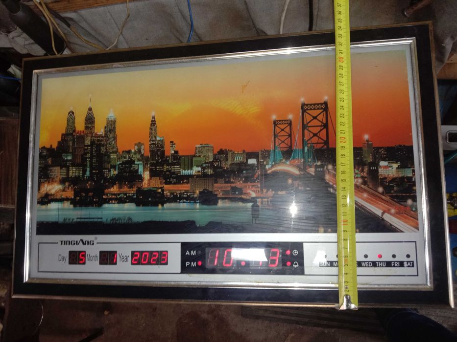 ПРОДАМ настенные часы в виде картины